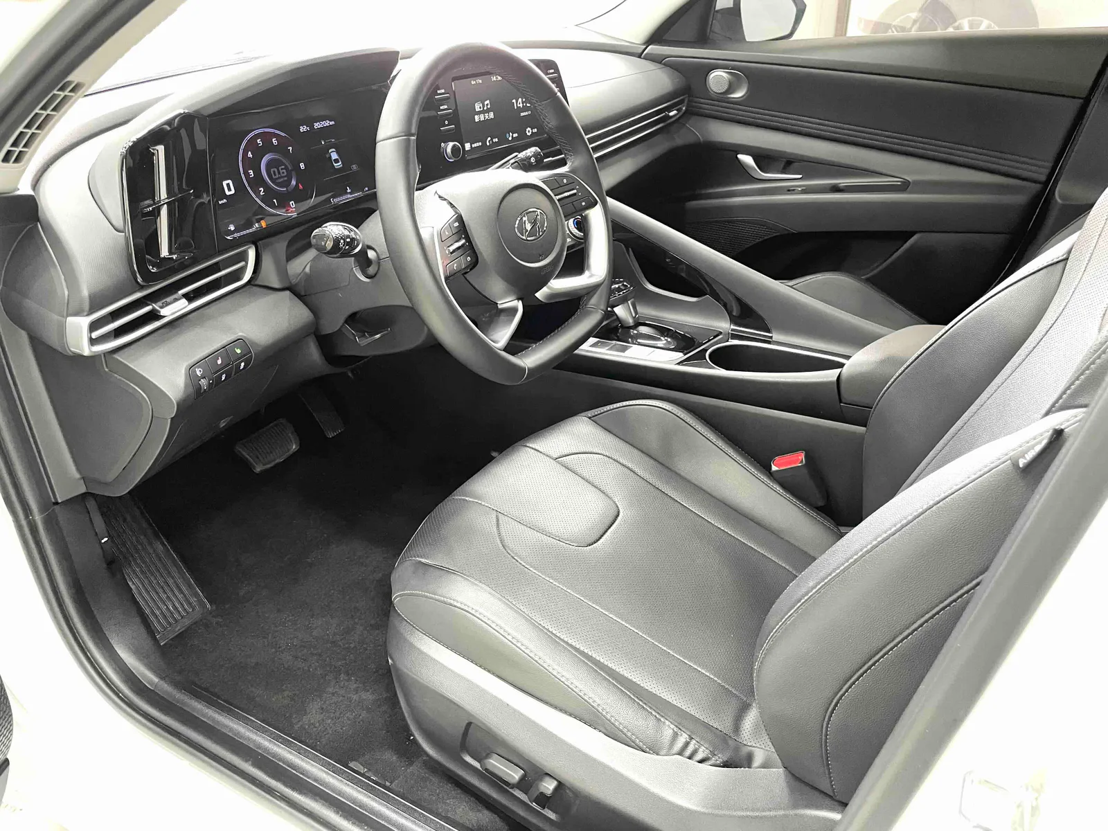 Hyundai Elantra 2022 — photo 5 of 20