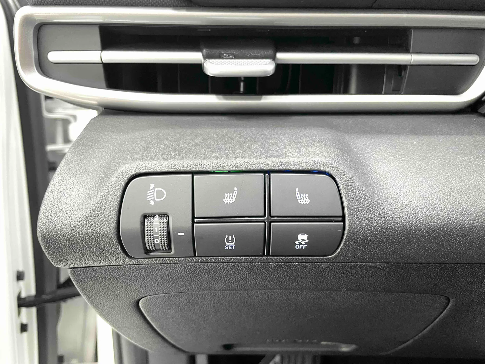 Hyundai Elantra 2022 — photo 8 of 20