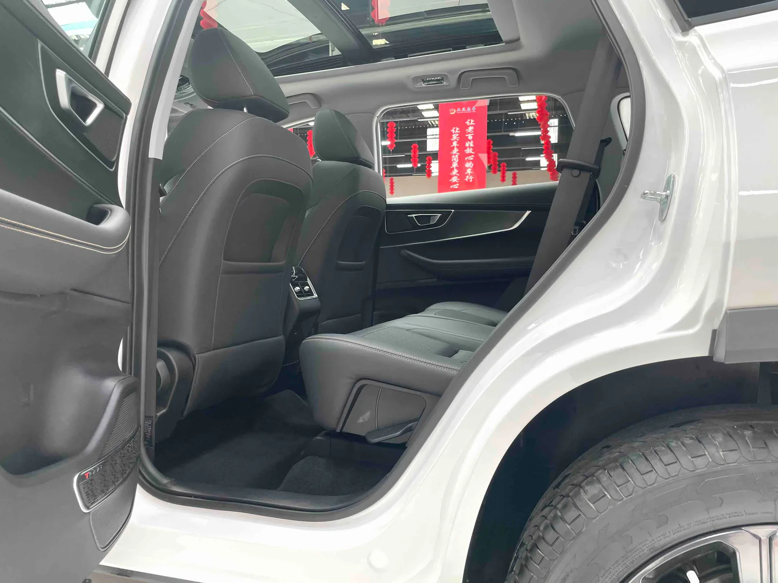 Chery Tiggo 8 2022 — photo 10 of 20