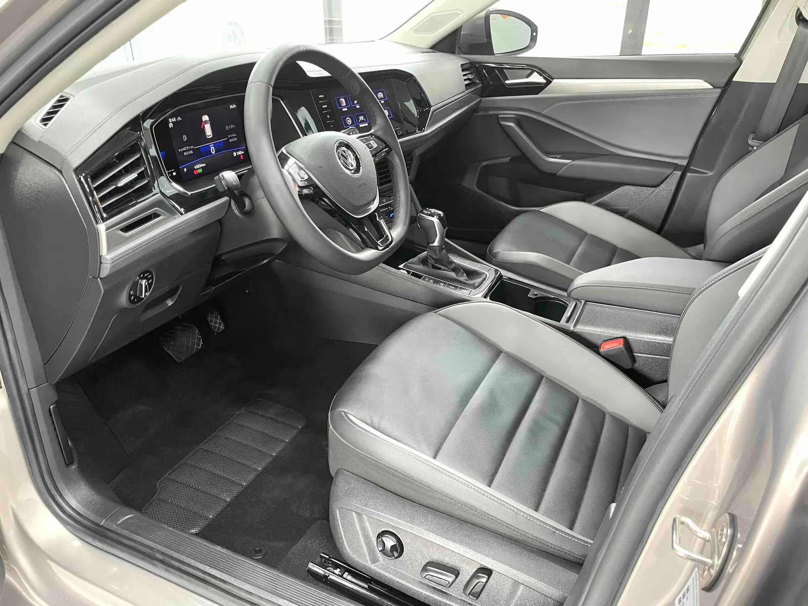 Volkswagen Sagitar 2022 — photo 18 of 19