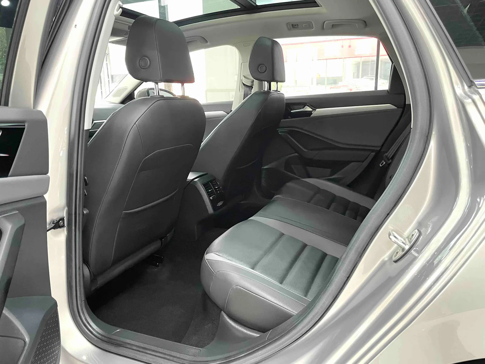 Volkswagen Sagitar 2022 — photo 7 of 19