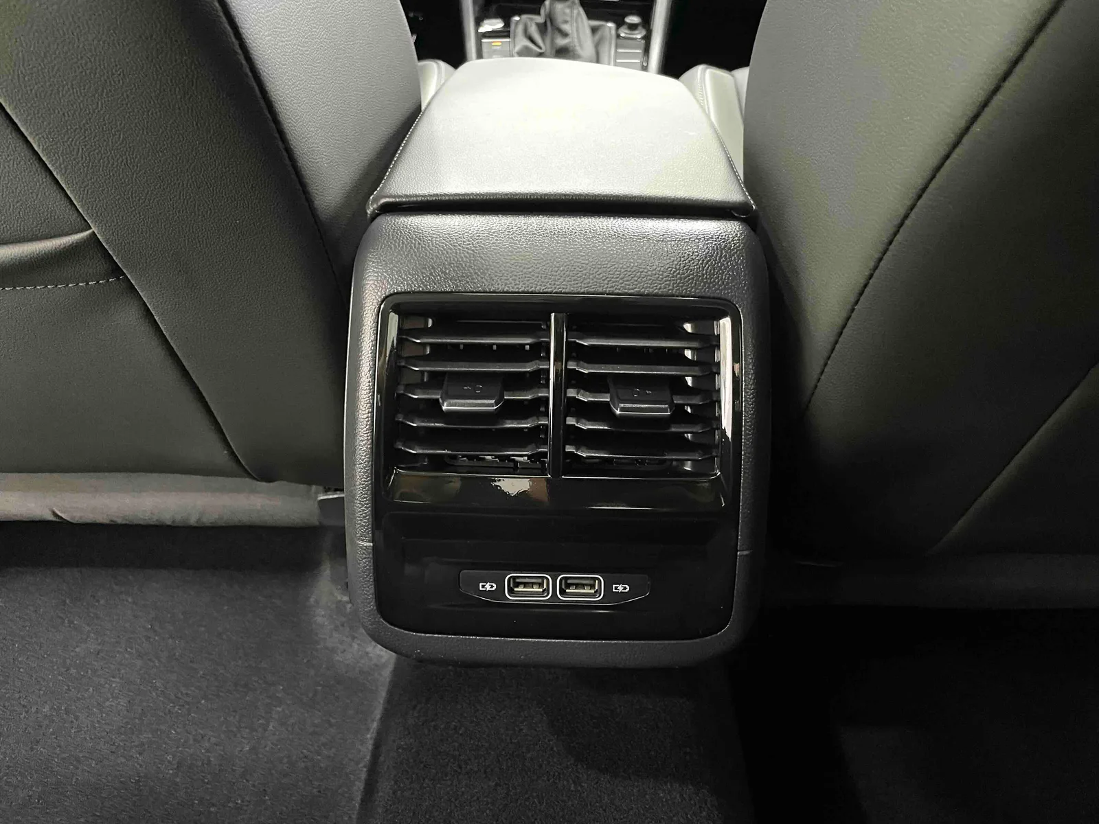 Volkswagen Sagitar 2022 — photo 8 of 19