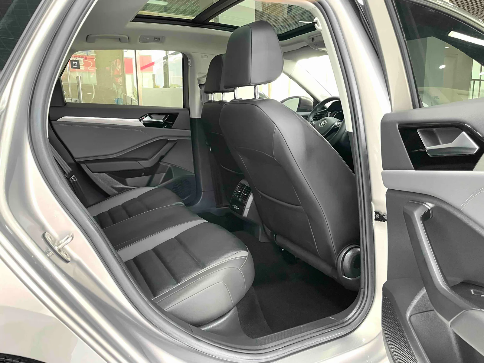 Volkswagen Sagitar 2022 — photo 9 of 19