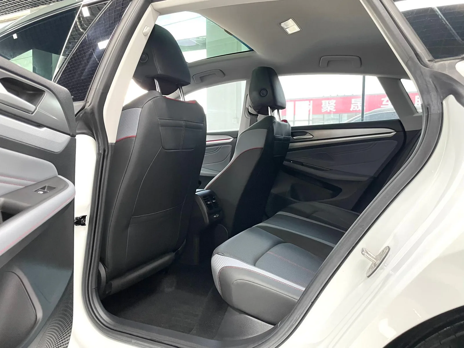 Volkswagen Lamando 2023 — photo 12 of 19