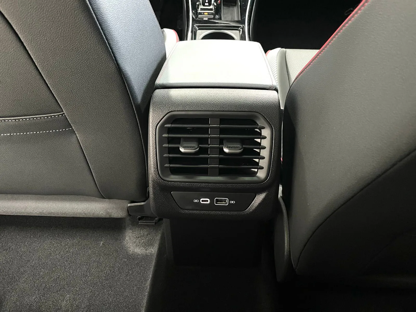 Volkswagen Lamando 2023 — photo 17 of 19