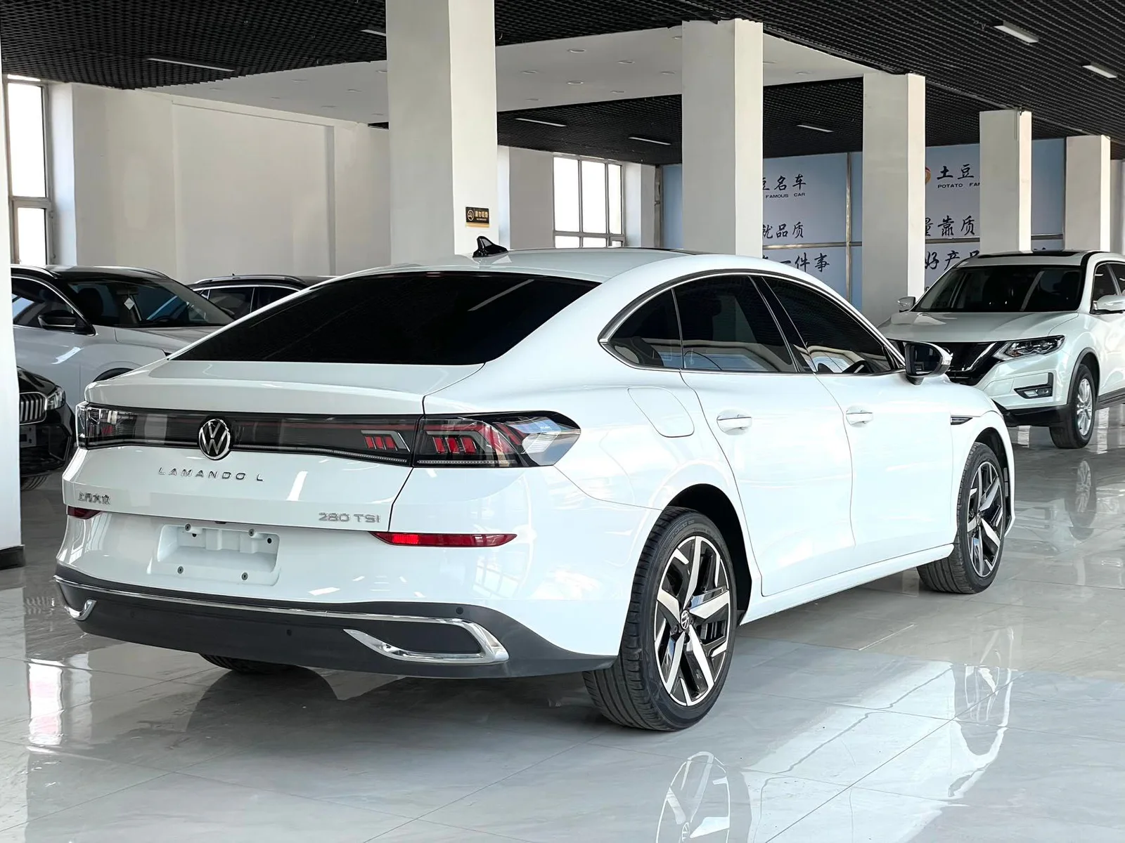 Volkswagen Lamando 2023 — photo 6 of 19
