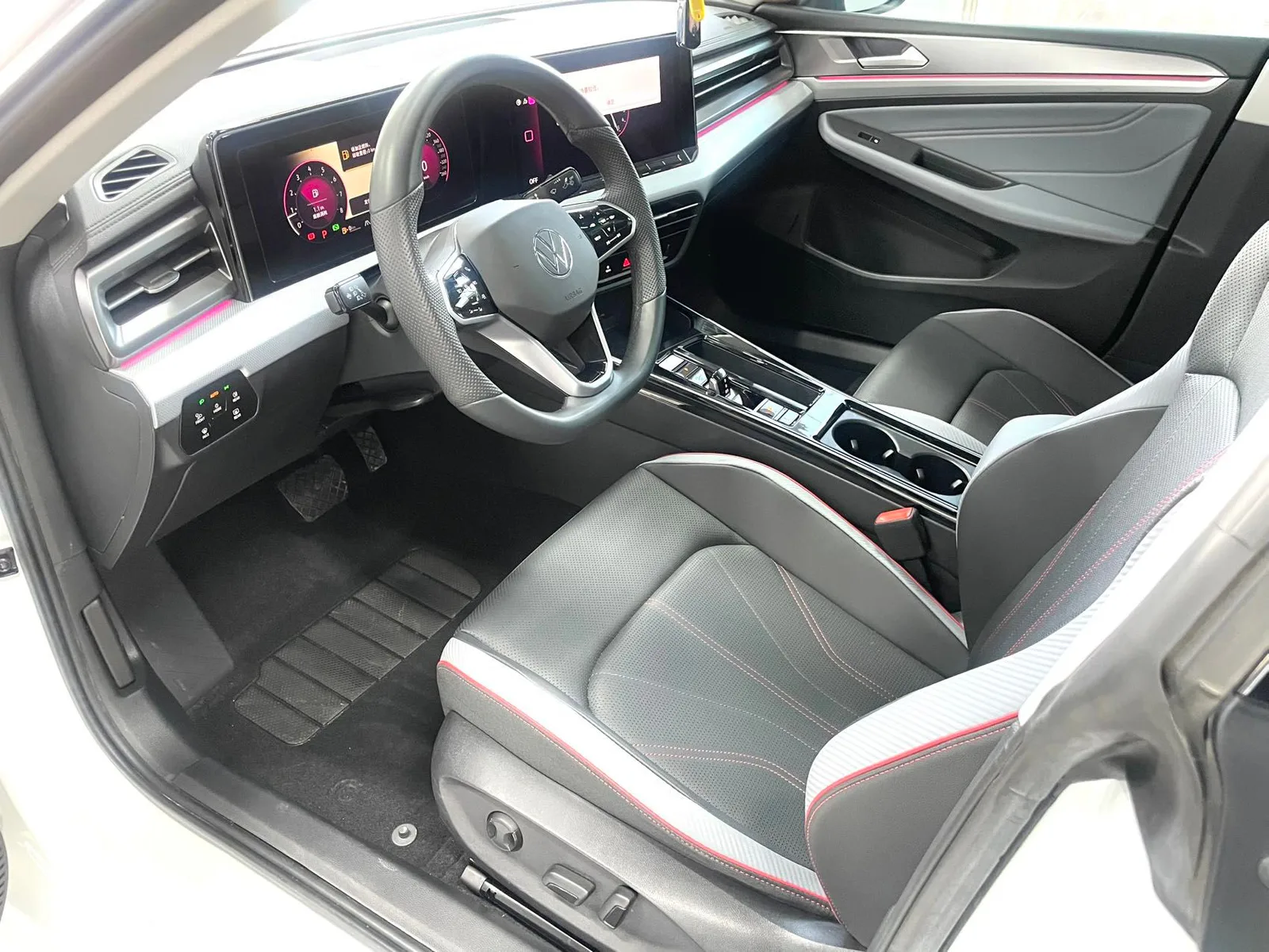 Volkswagen Lamando 2023 — photo 8 of 19