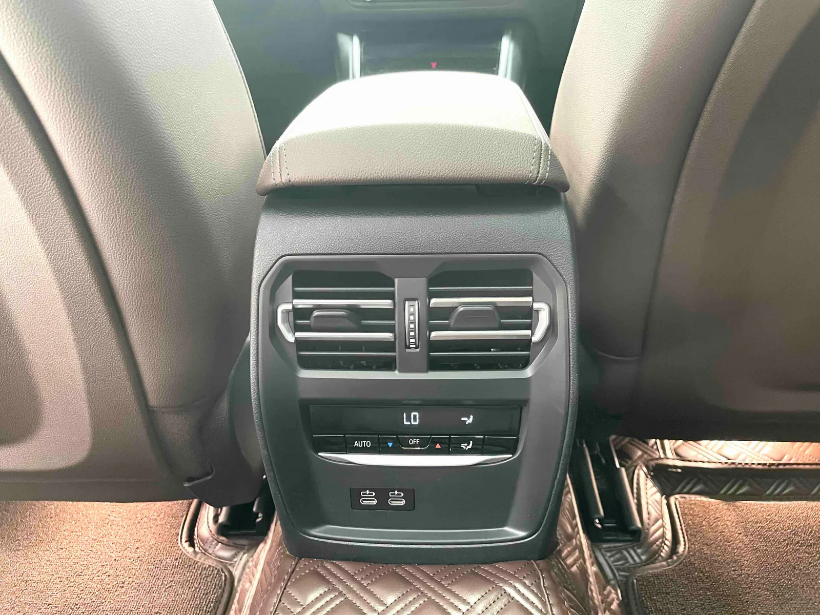 BMW 3 Series 2023 — photo 11 of 20
