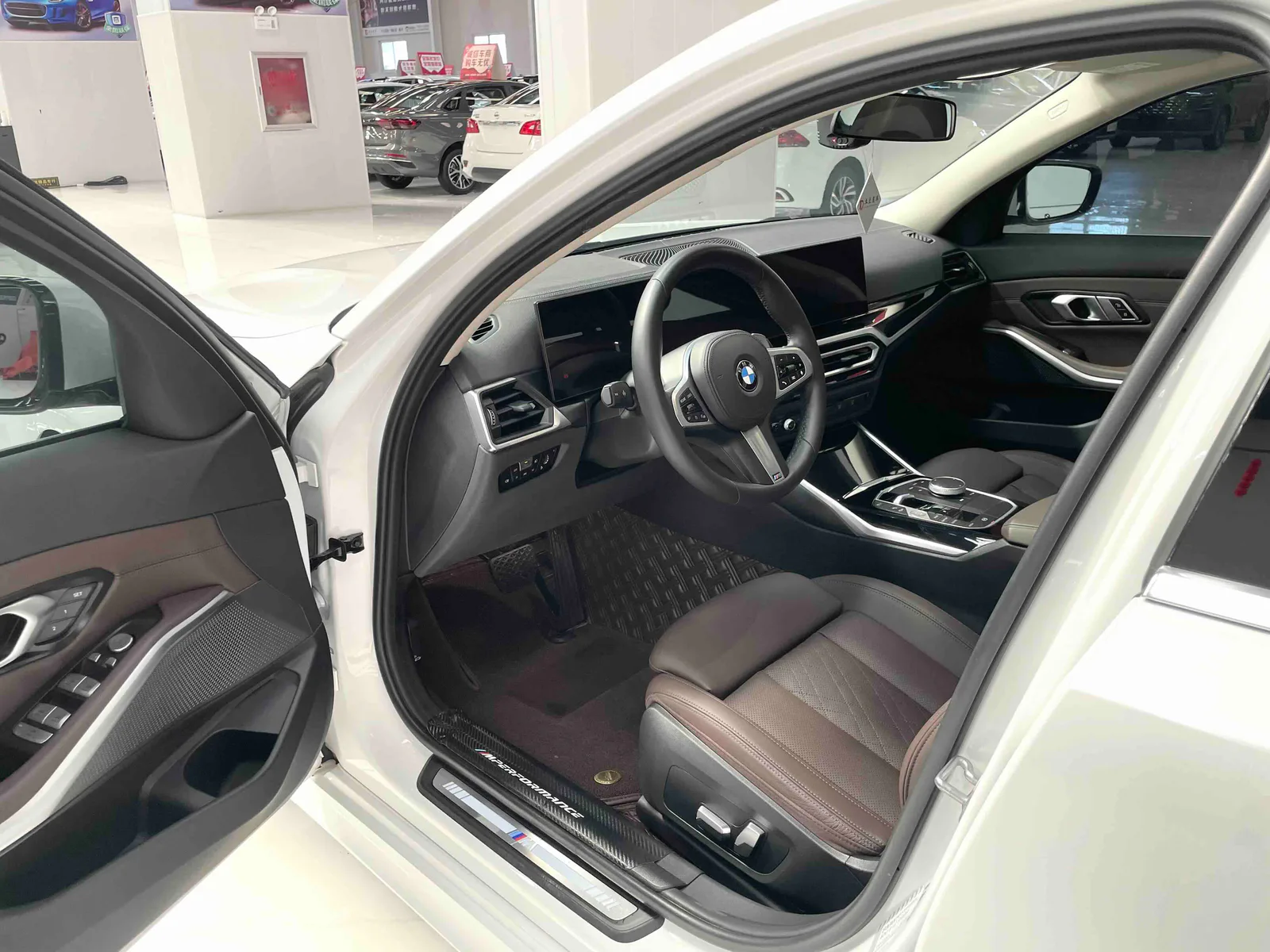 BMW 3 Series 2023 — photo 7 of 20