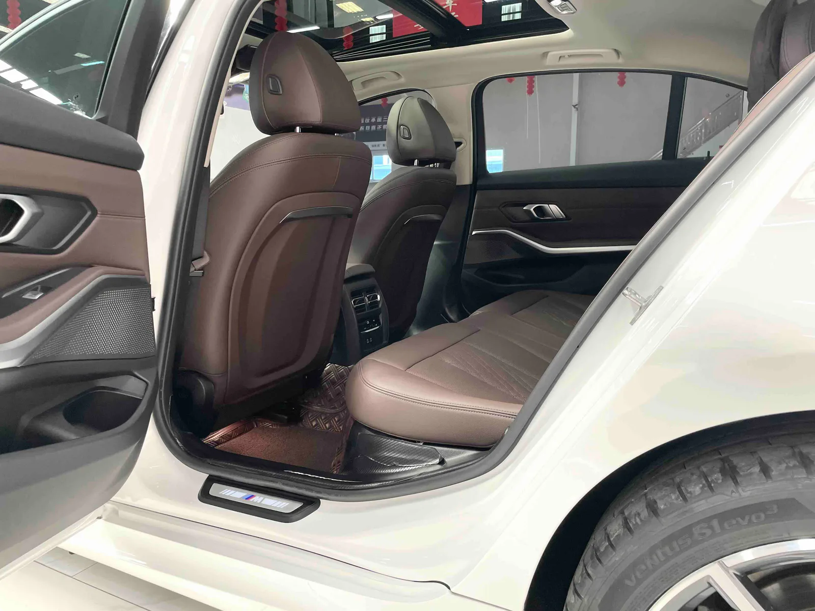 BMW 3 Series 2023 — photo 9 of 20
