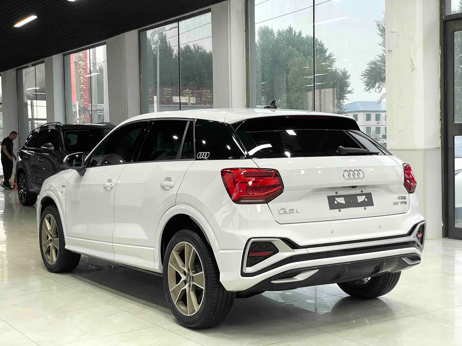 Audi Q2L 2022 — photo 13 of 20