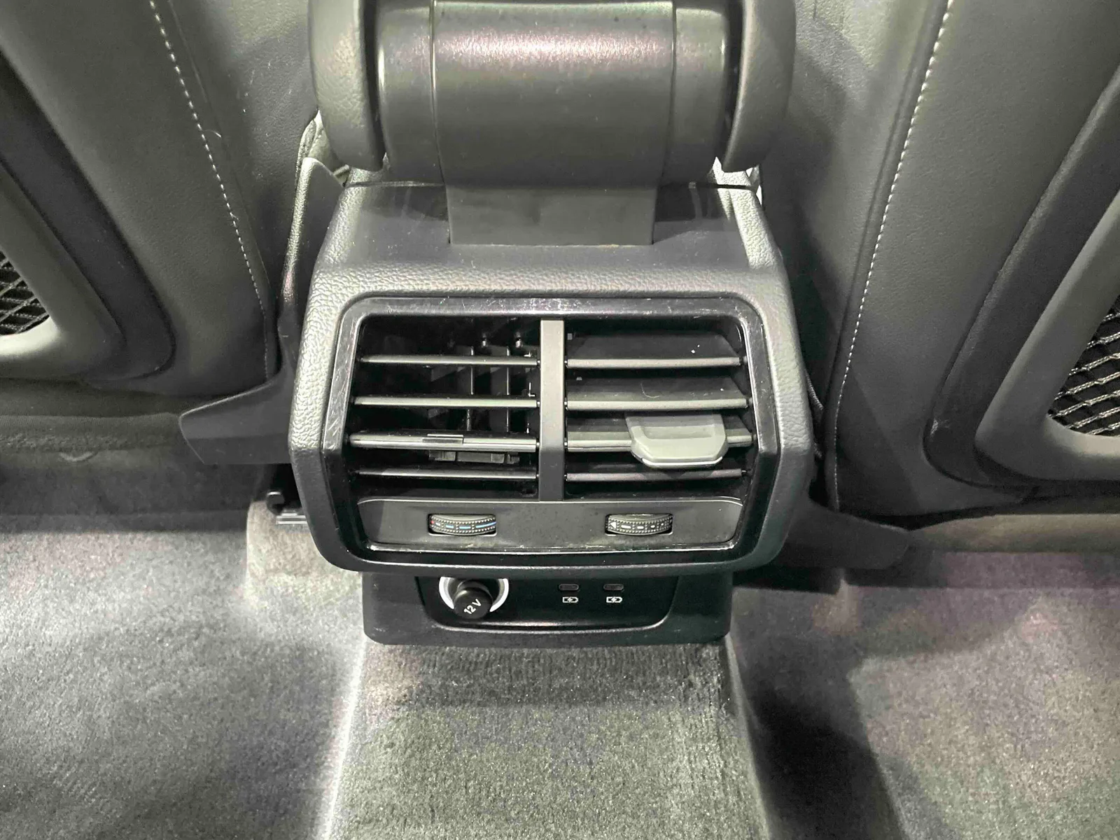 Audi Q3 2022 — photo 10 of 20