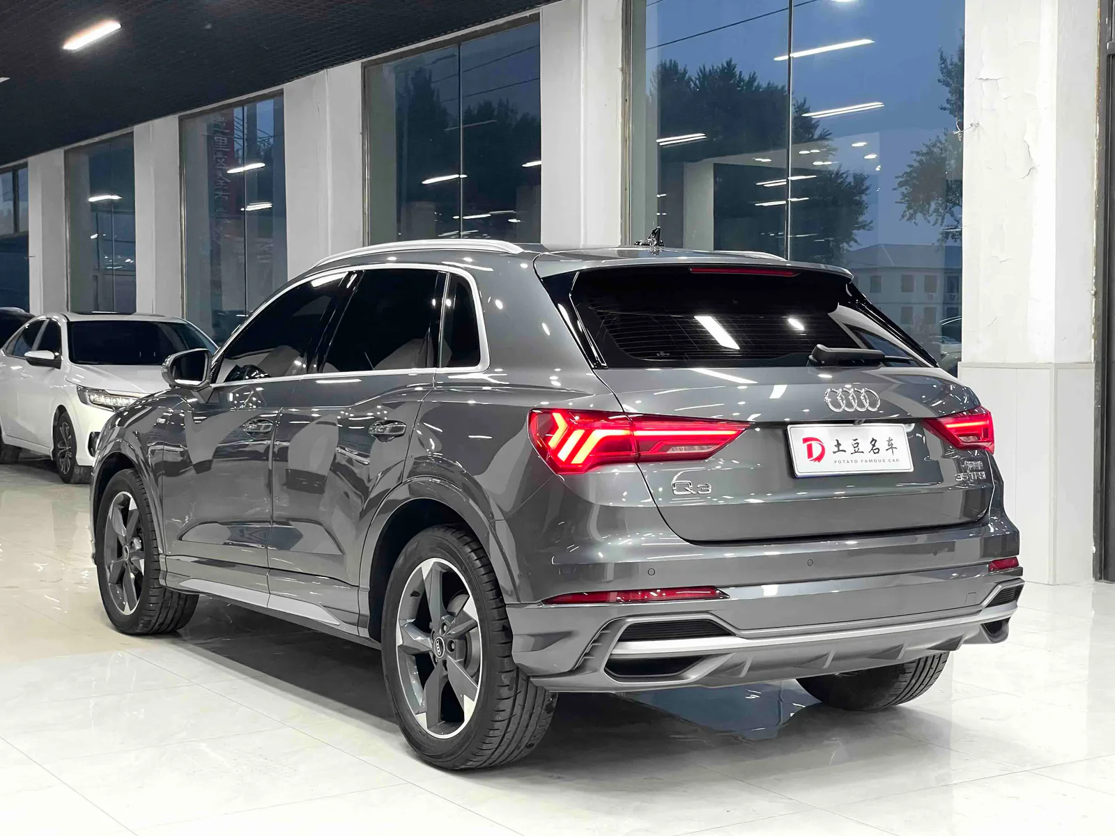 Audi Q3 2022 — photo 14 of 20