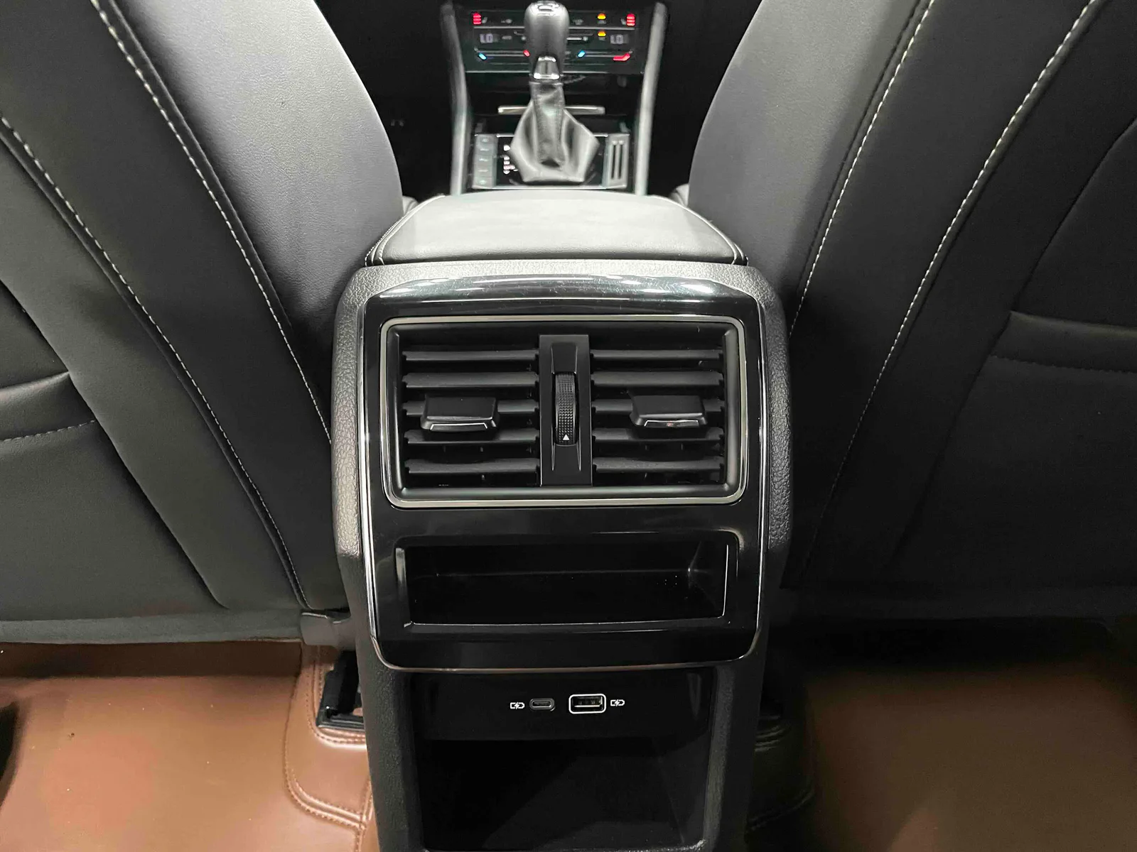 Skoda Superb 2023 — photo 10 of 20