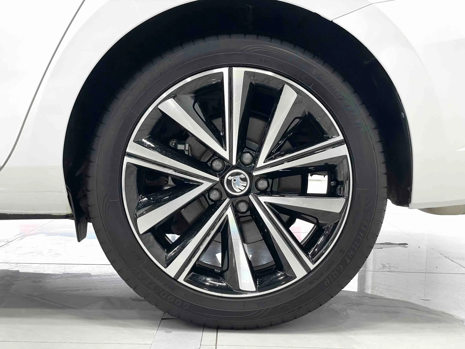 Skoda Superb 2023 — photo 13 of 20