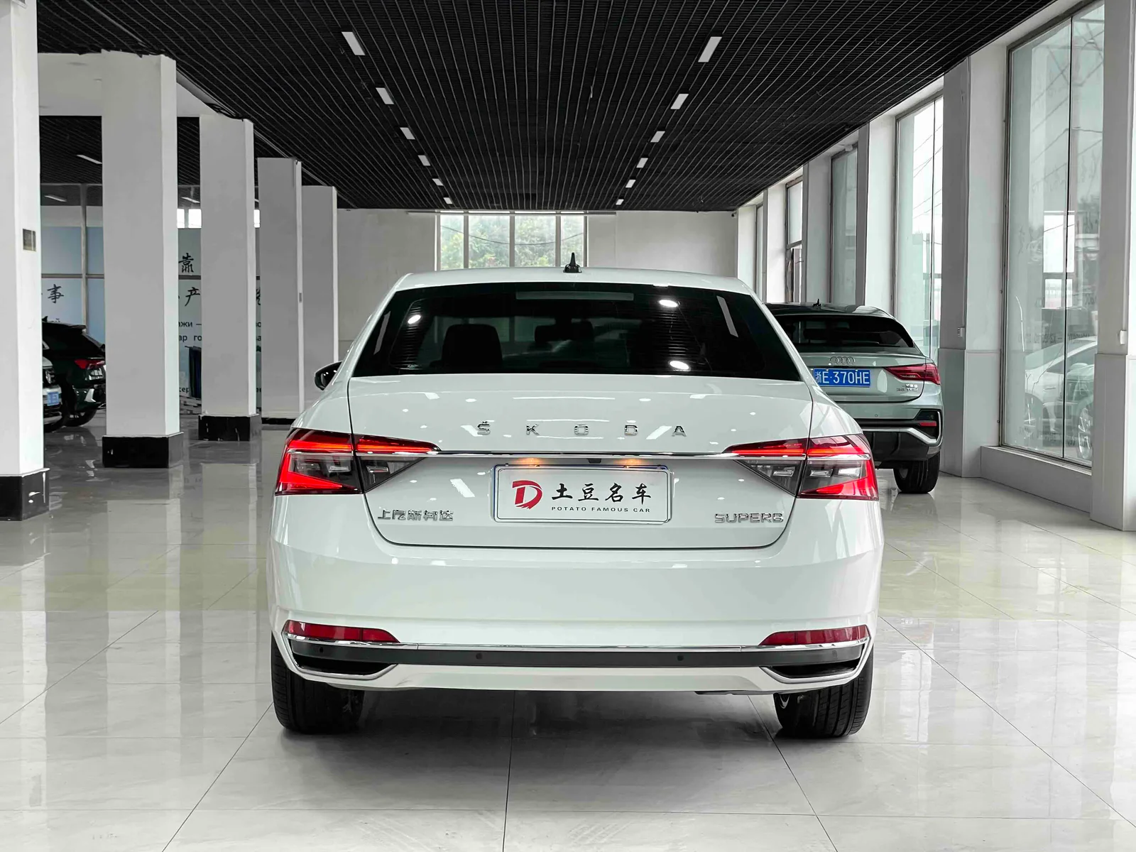 Skoda Superb 2023 — photo 15 of 20