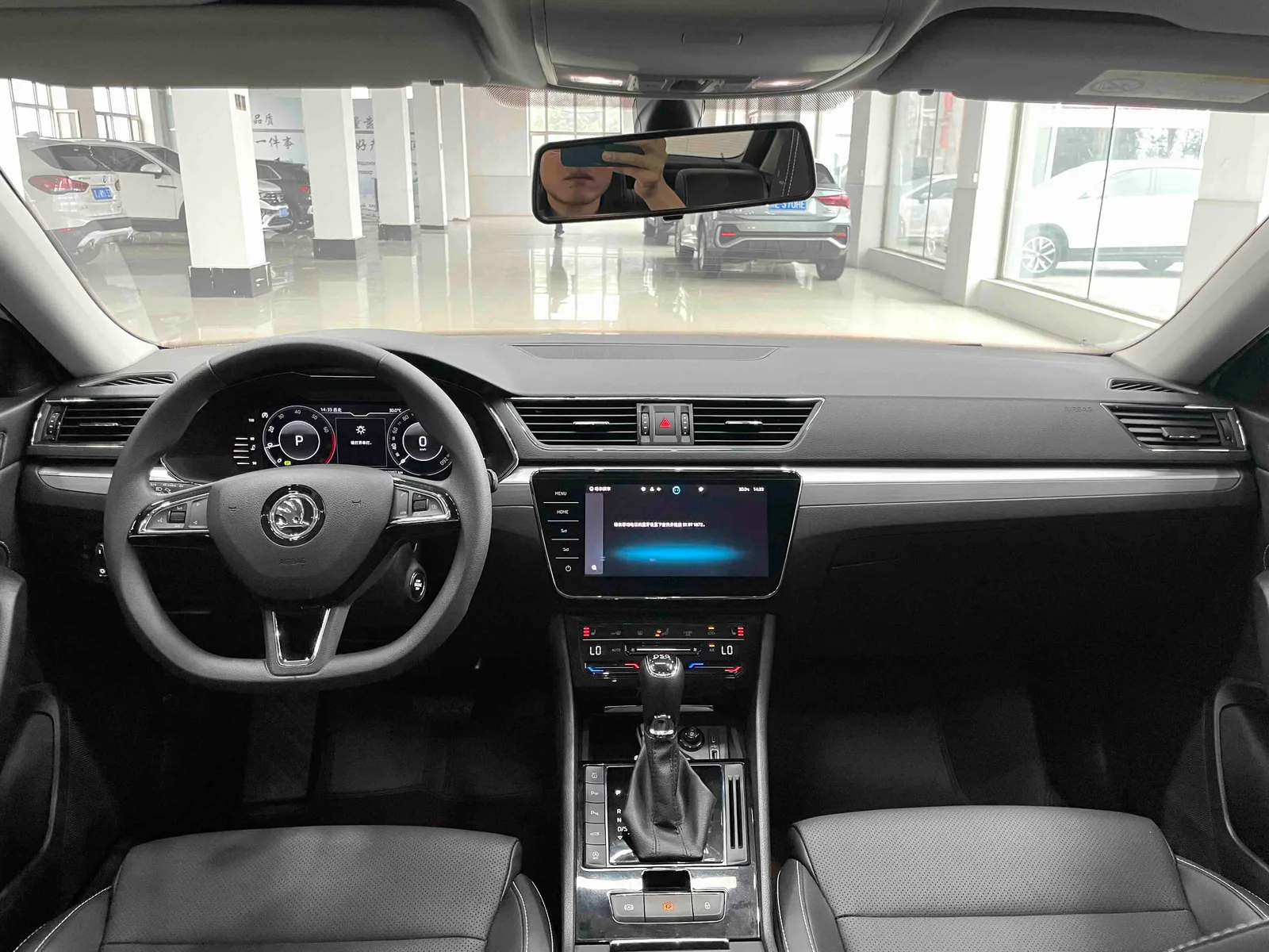Skoda Superb 2023 — photo 6 of 20