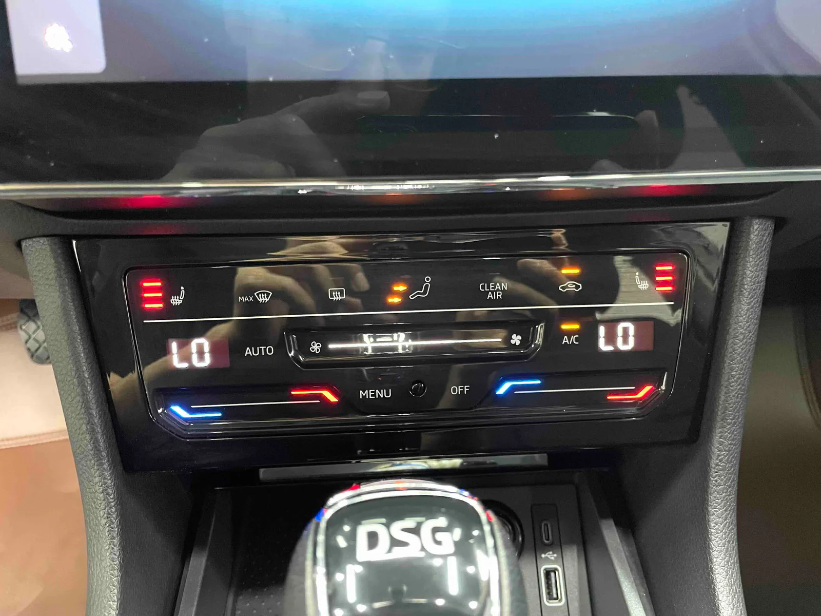 Skoda Superb 2023 — photo 8 of 20