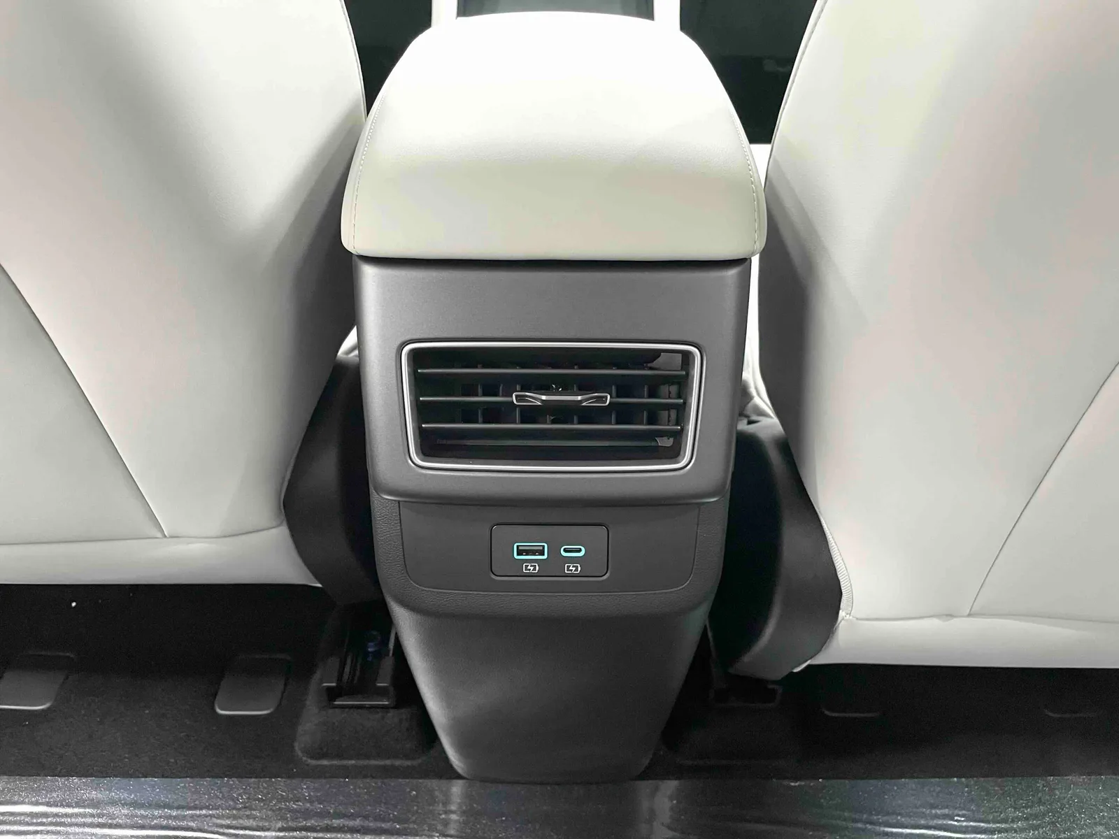 BYD Yuan UP 2025 — photo 8 of 11