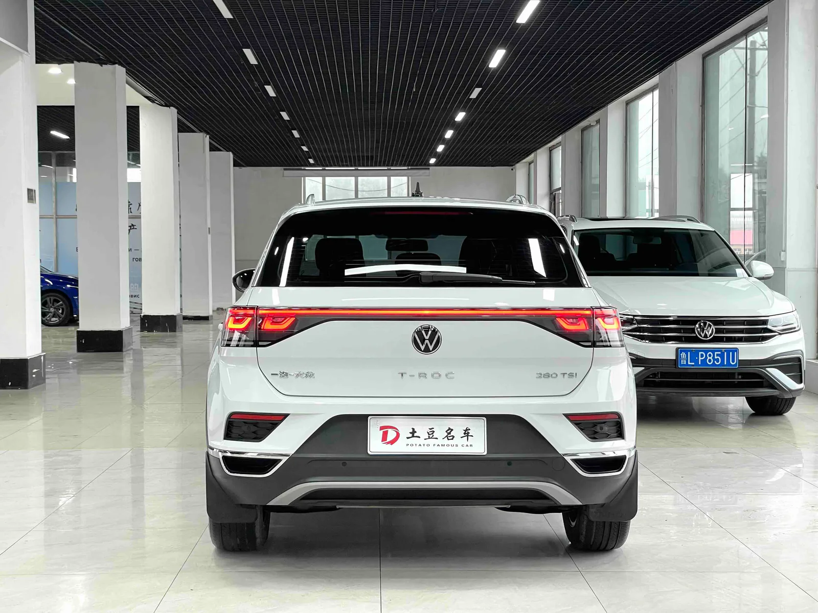 Volkswagen T-Roc 2023 — photo 14 of 15