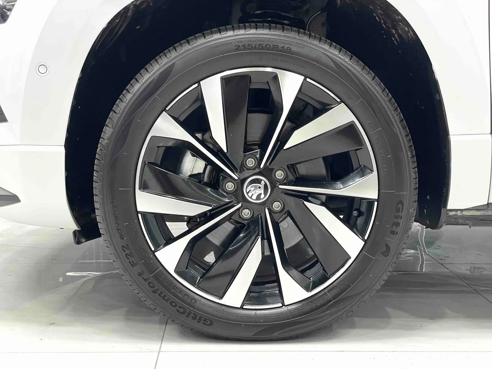 Skoda Karoq 2023 — photo 13 of 20