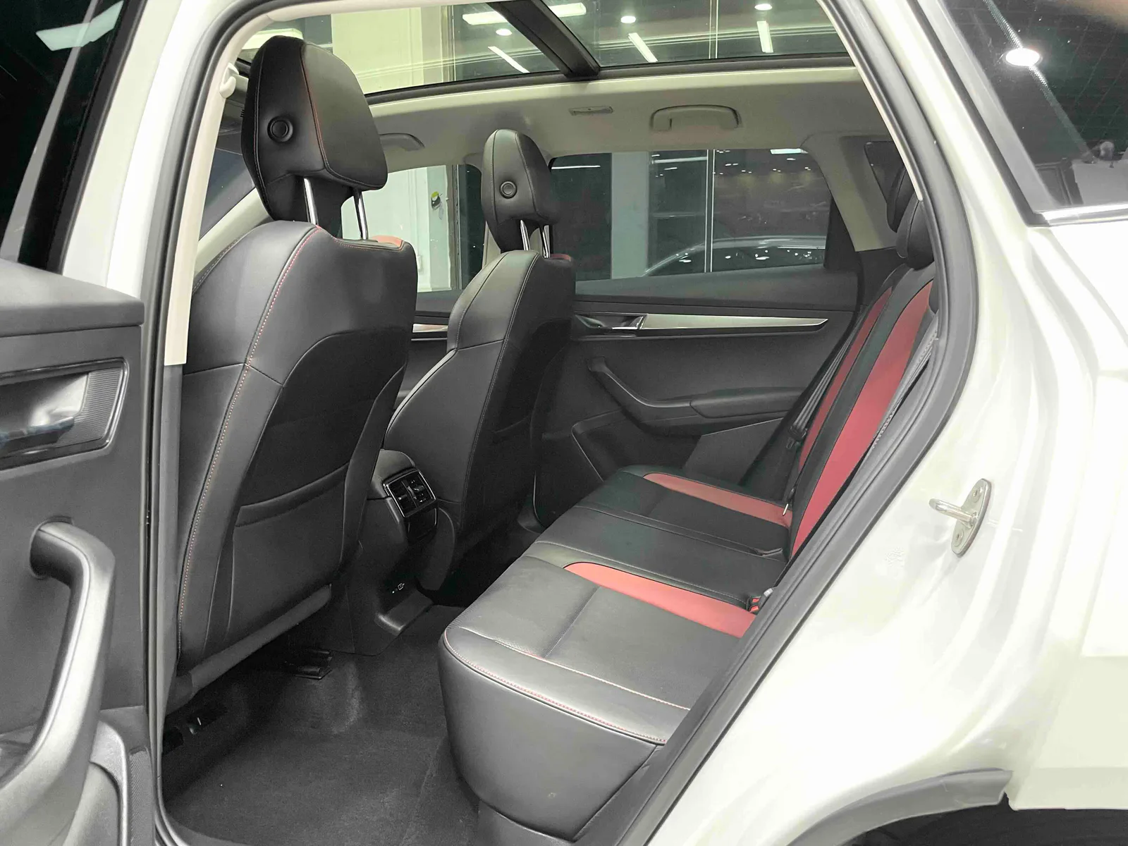 Skoda Karoq 2023 — photo 9 of 20