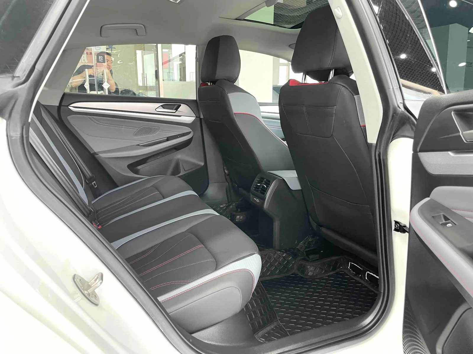 Volkswagen Lamando 2023 — photo 11 of 20