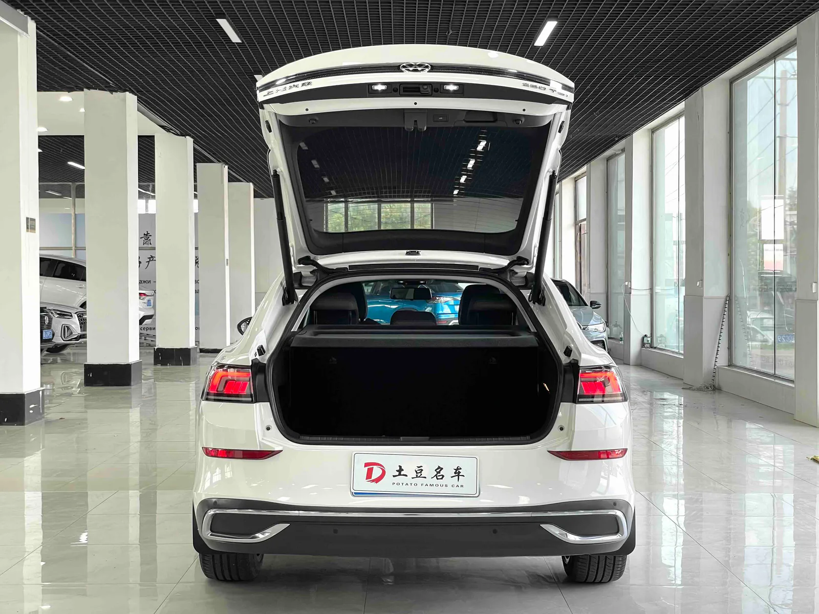 Volkswagen Lamando 2023 — photo 17 of 20