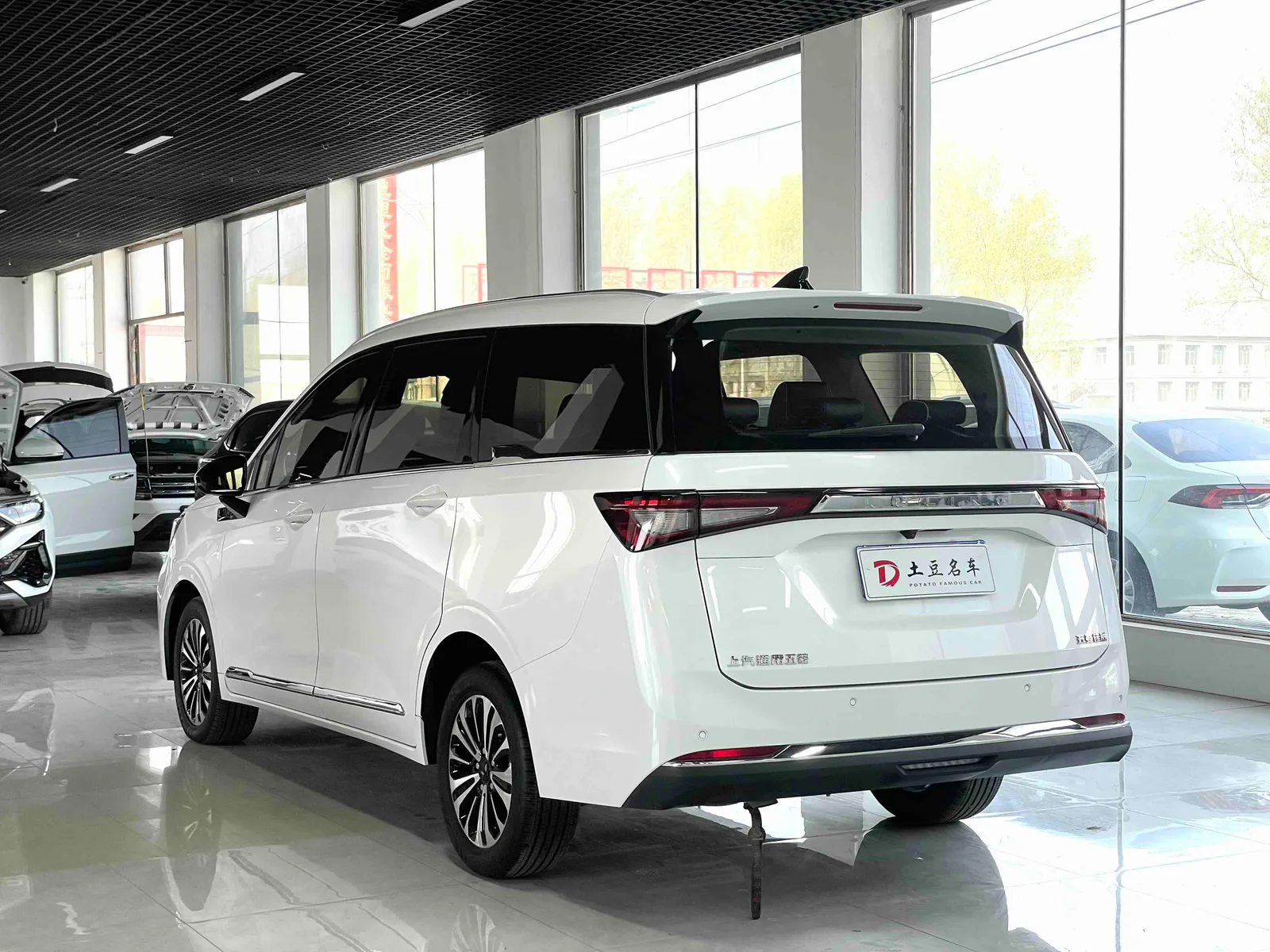 Wuling Automobile Jiachen 2022 — photo 14 of 20