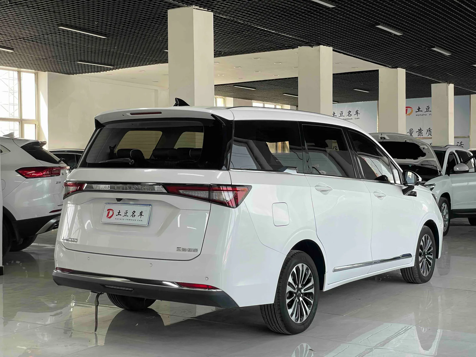 Wuling Automobile Jiachen 2022 — photo 16 of 20