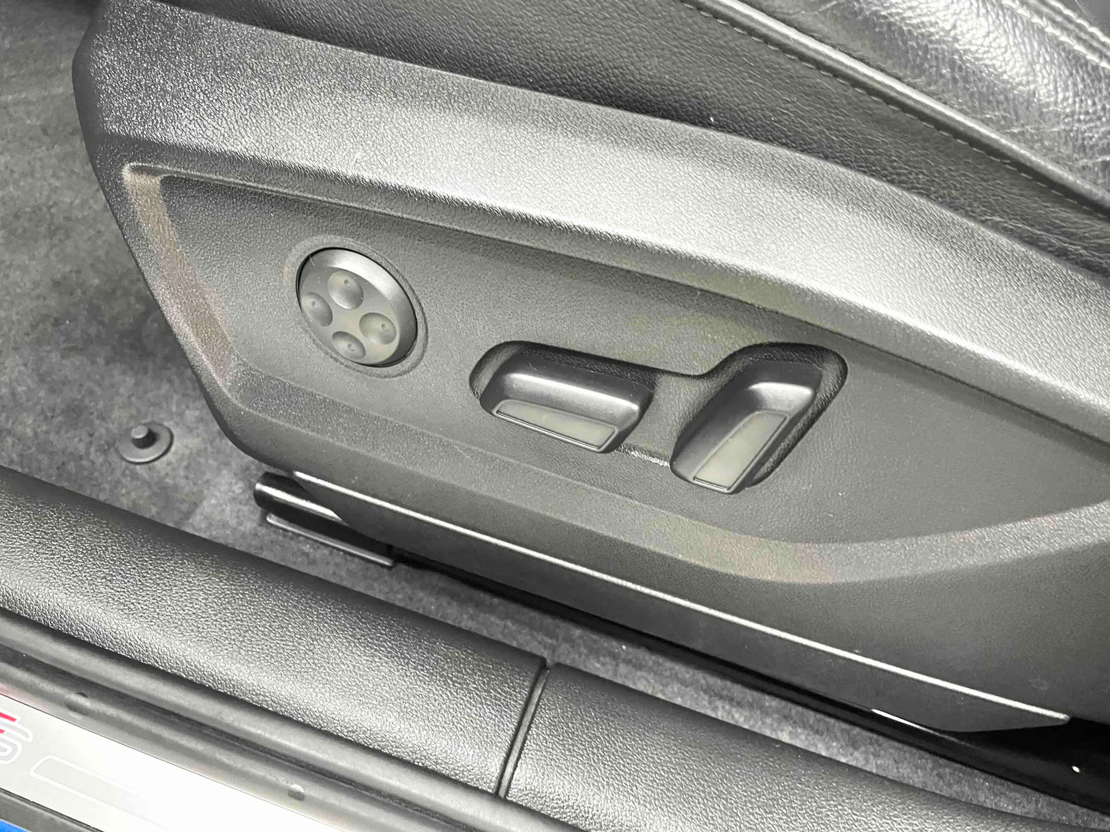 Audi Q2L 2022 — photo 7 of 20