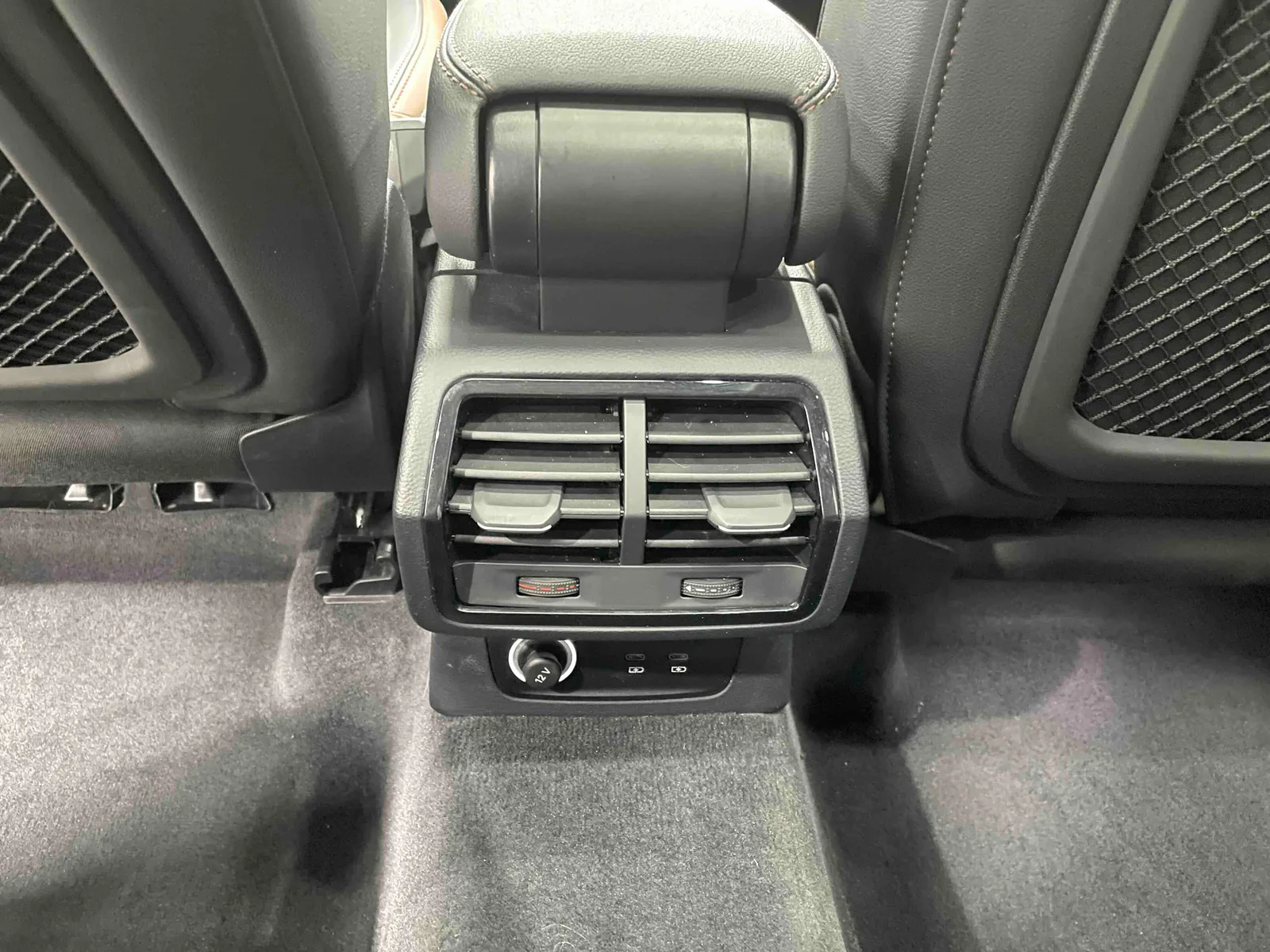 Audi Q3 2022 — photo 10 of 20