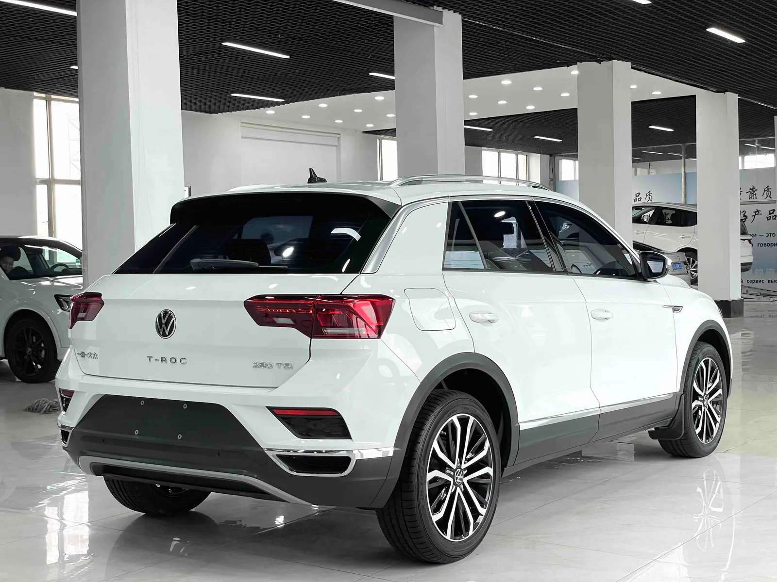 Volkswagen T-Roc 2022 — photo 15 of 20