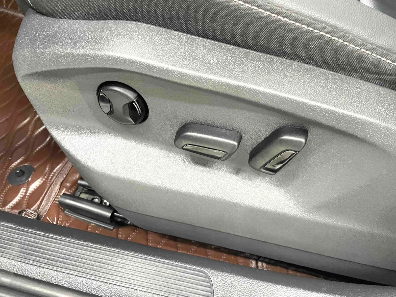 Volkswagen T-Roc 2022 — photo 18 of 20