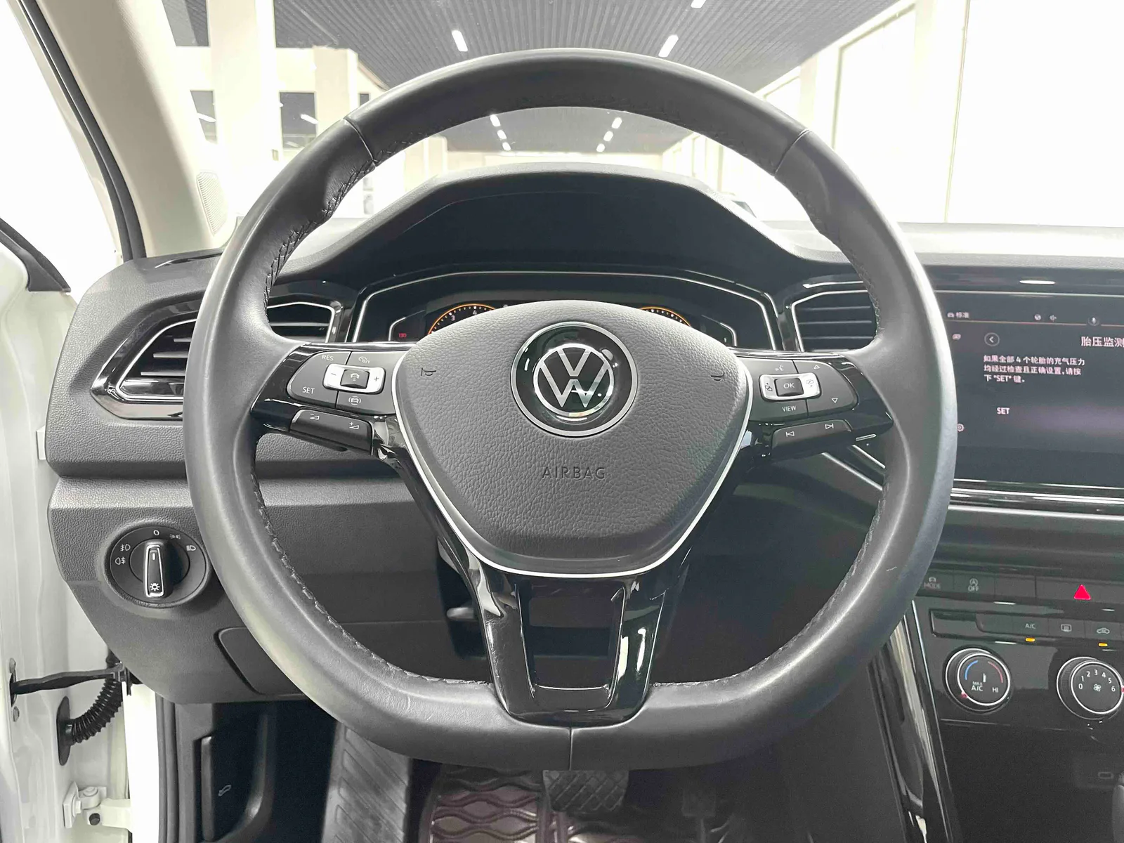 Volkswagen T-Roc 2022 — photo 4 of 20