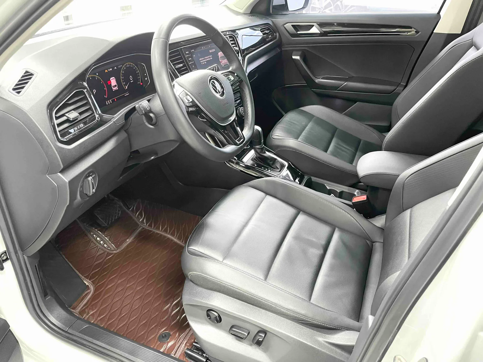 Volkswagen T-Roc 2022 — photo 5 of 20