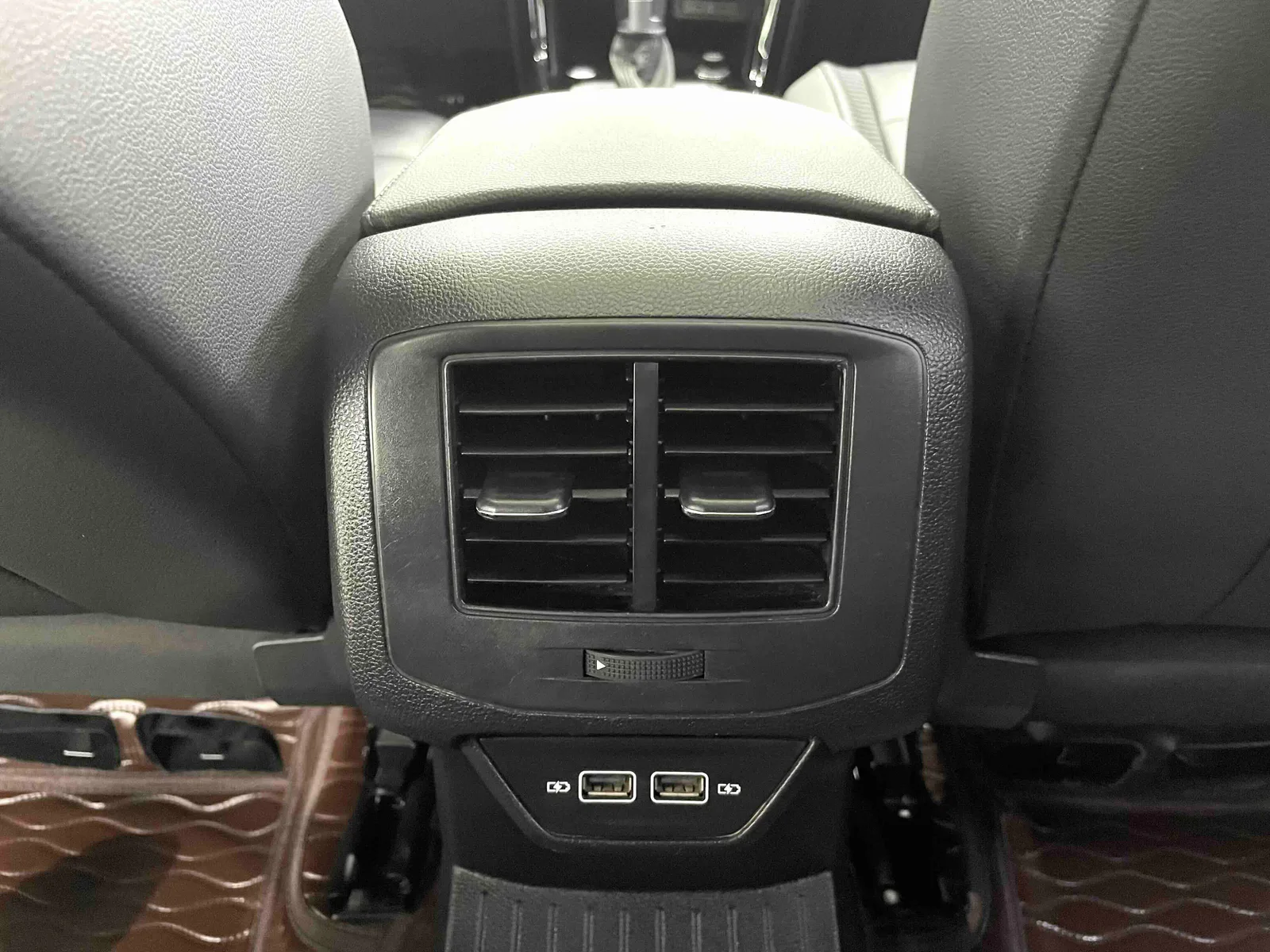 Volkswagen T-Roc 2022 — photo 9 of 20