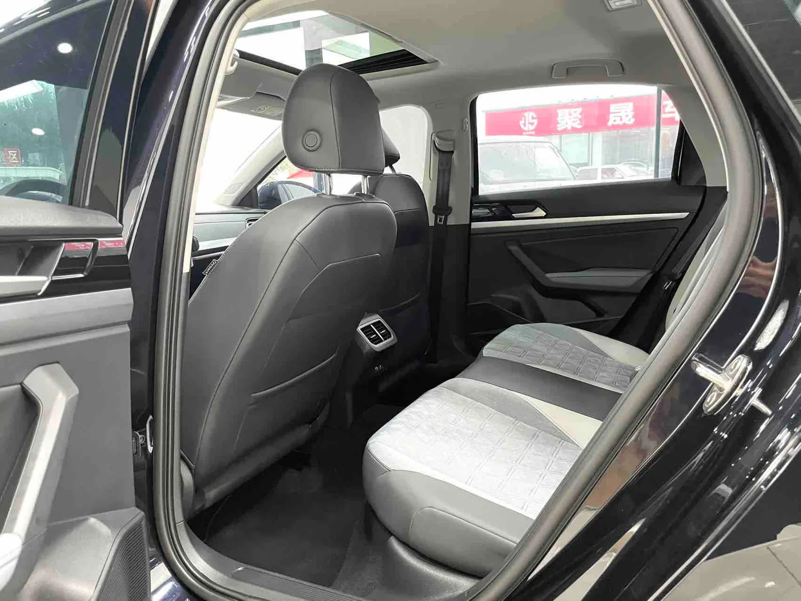 Volkswagen Lavida 2023 — photo 12 of 20