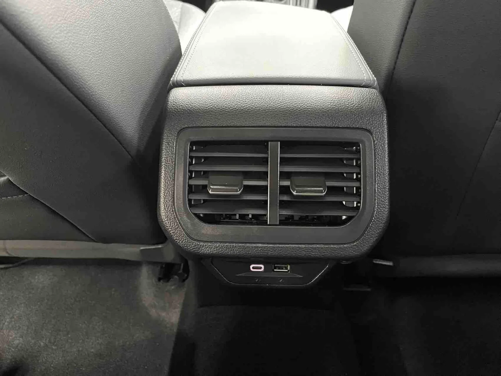 Volkswagen Lavida 2023 — photo 13 of 20