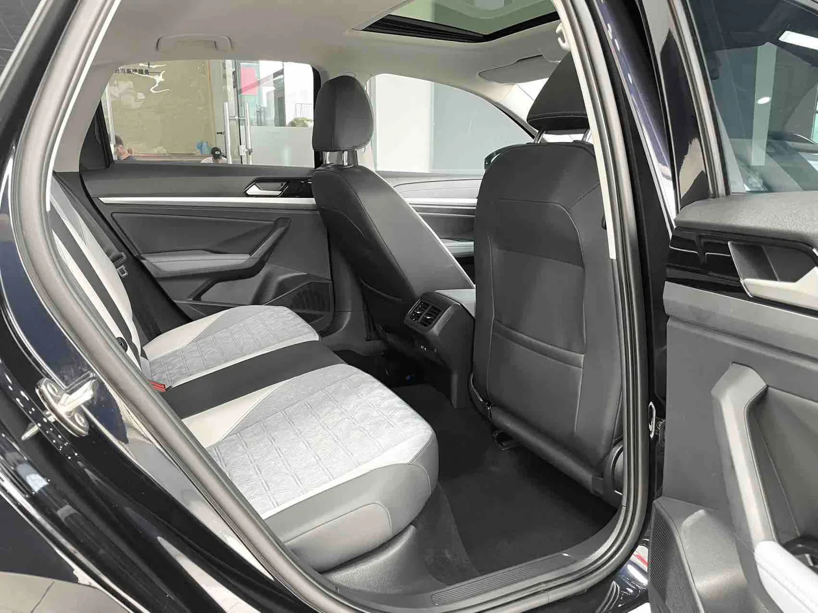 Volkswagen Lavida 2023 — photo 14 of 20