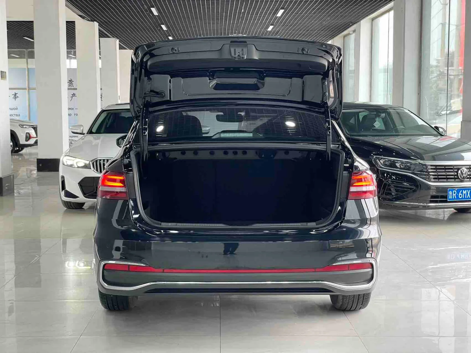 Volkswagen Lavida 2023 — photo 16 of 20