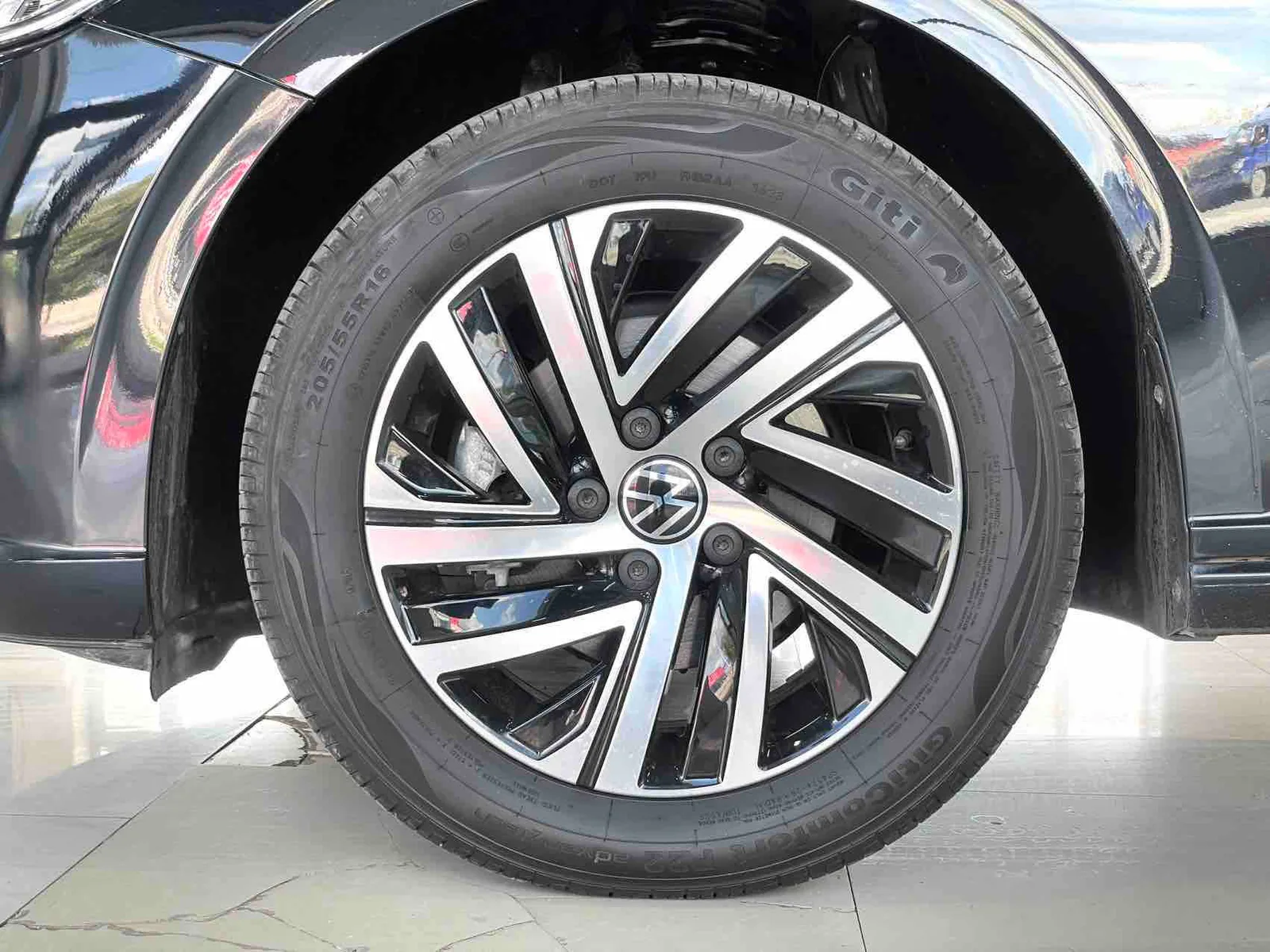 Volkswagen Lavida 2023 — photo 18 of 20