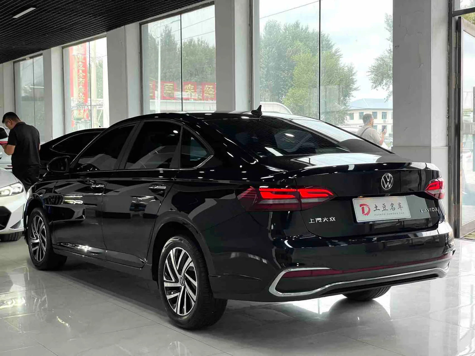Volkswagen Lavida 2023 — photo 4 of 20