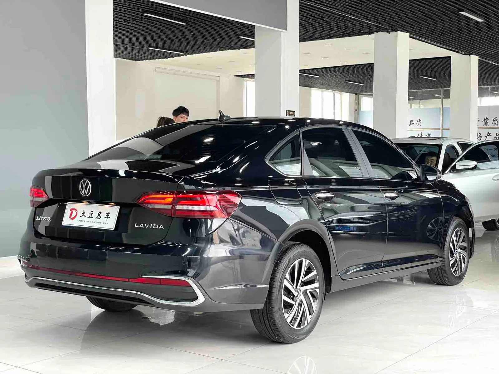 Volkswagen Lavida 2023 — photo 6 of 20