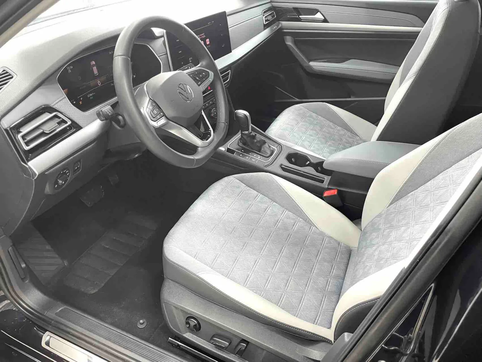 Volkswagen Lavida 2023 — photo 8 of 20
