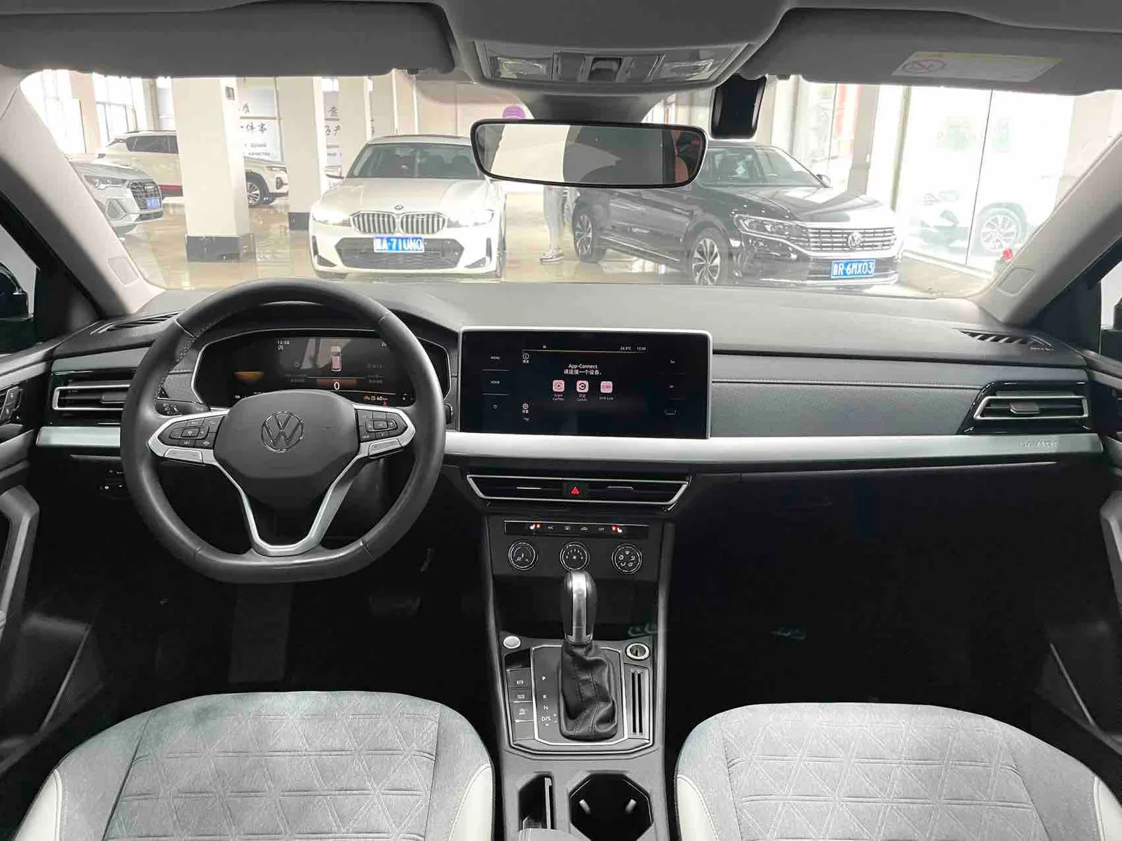 Volkswagen Lavida 2023 — photo 9 of 20