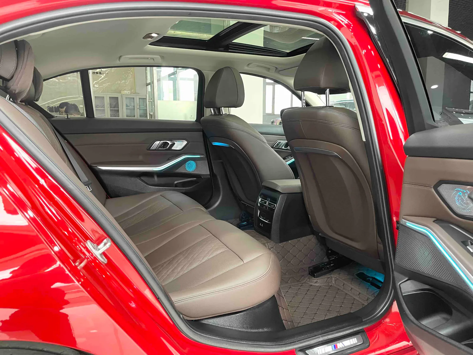 BMW 3 Series 2023 — photo 11 of 20
