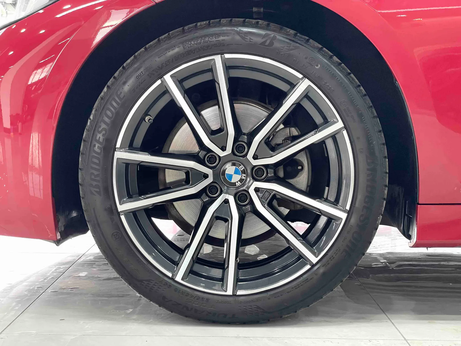 BMW 3 Series 2023 — photo 13 of 20