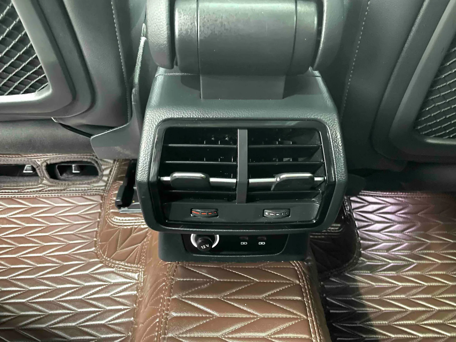 Audi Q3 2022 — photo 10 of 20