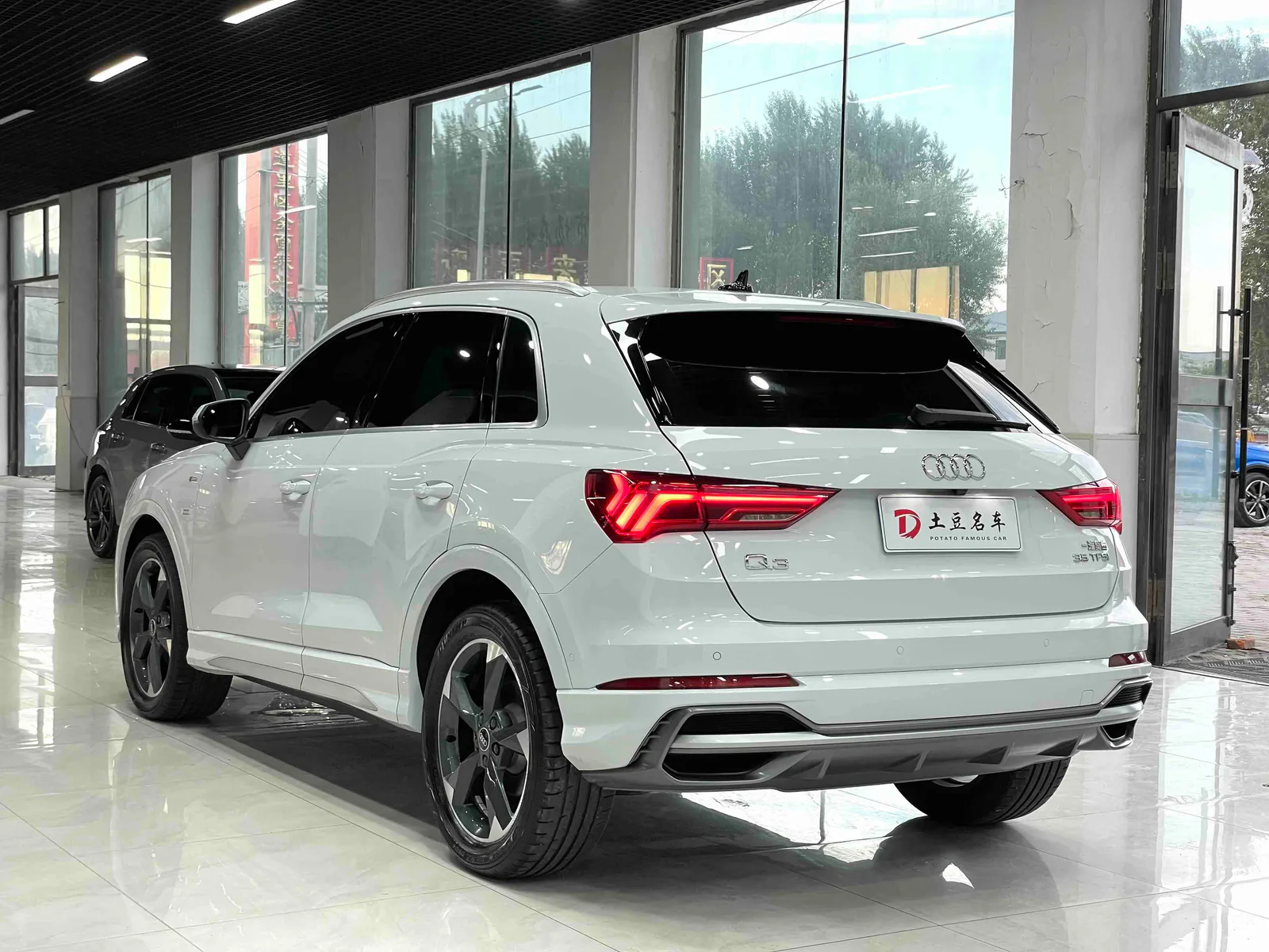 Audi Q3 2022 — photo 17 of 20